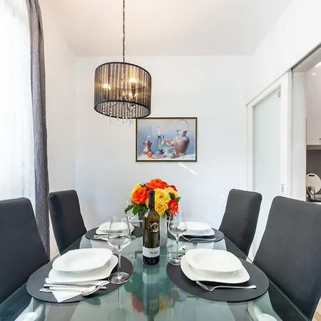 Sunset Free Parking Apartment